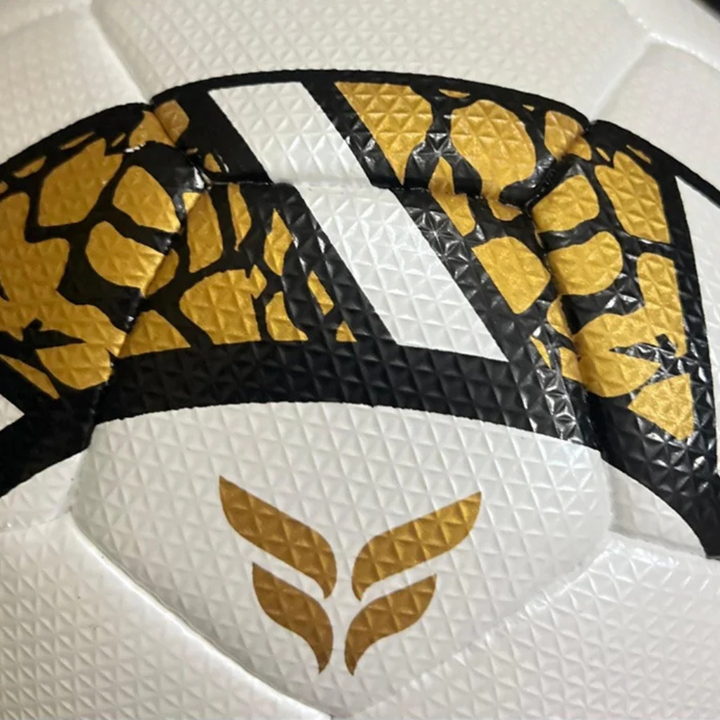 FLITE-FUTSALERO-BALL-WHITE-GOLD-CLOSE-UP.png