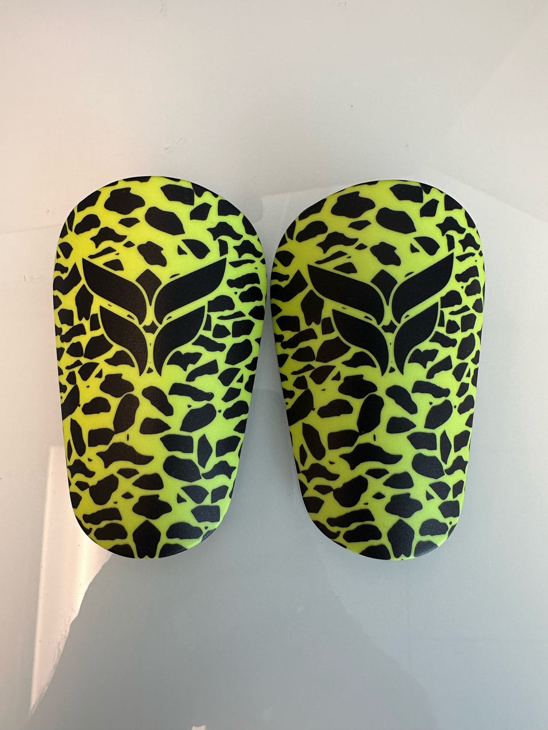 STEALTH MICRO SHIN GUARDS (NEON) Flite Sports